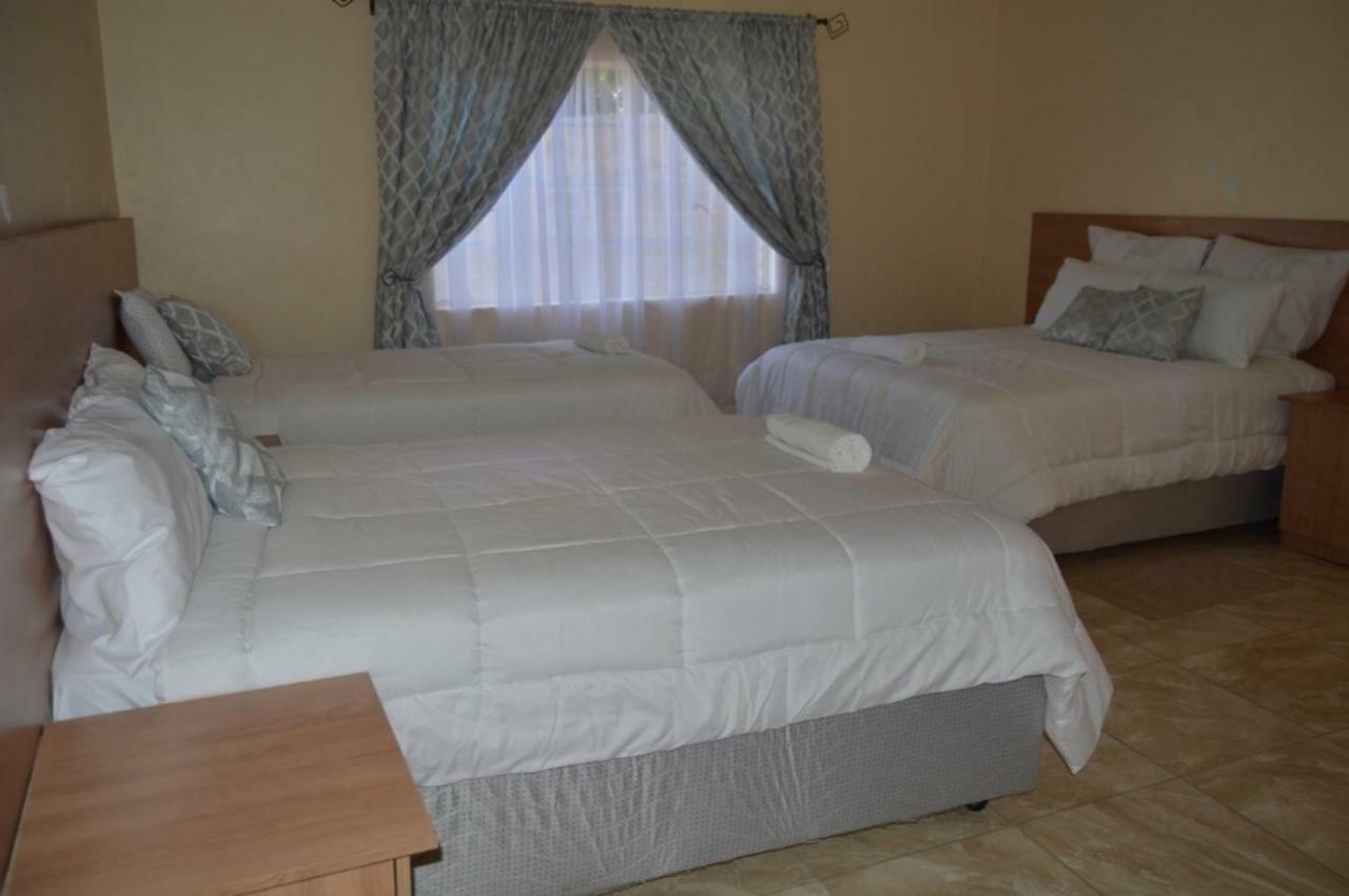 Chitova'S Guesthouse Victoria Falls Exterior photo