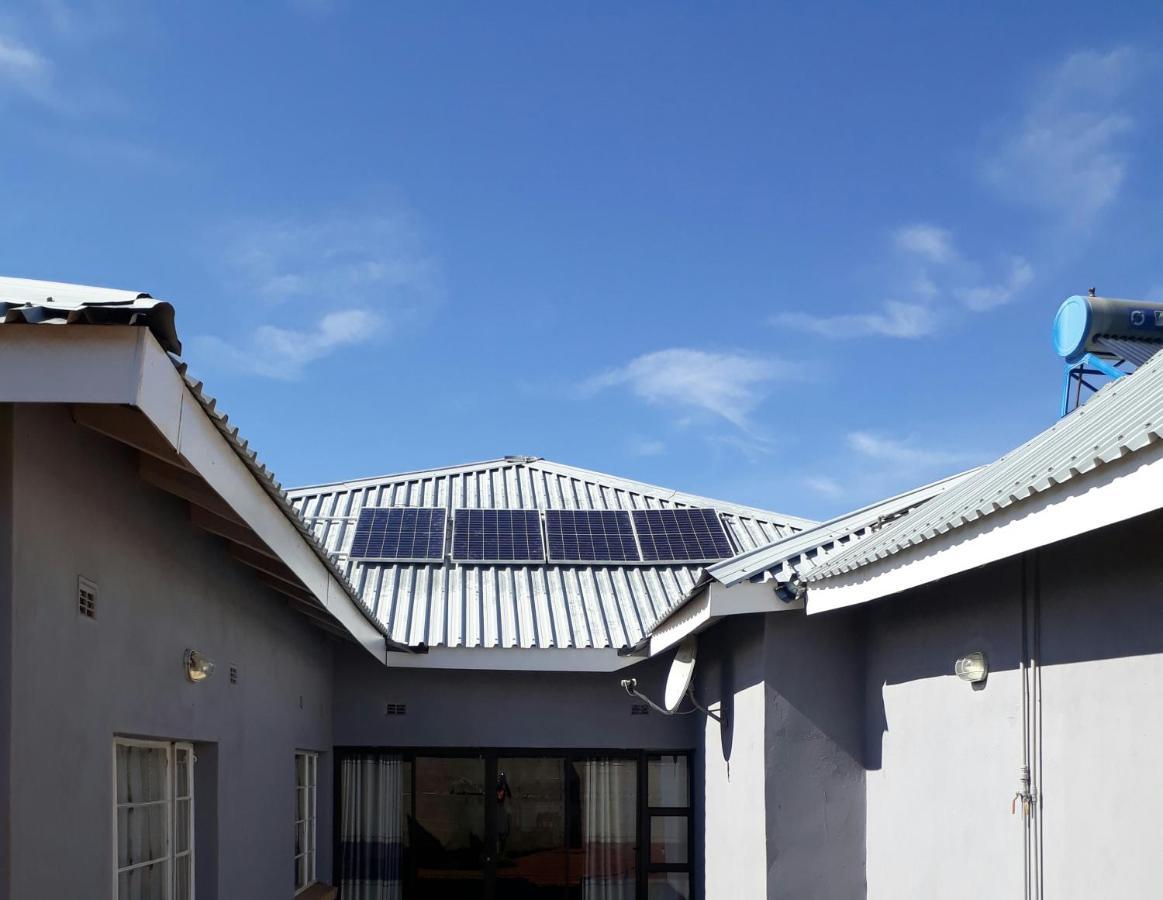 Chitova'S Guesthouse Victoria Falls Exterior photo