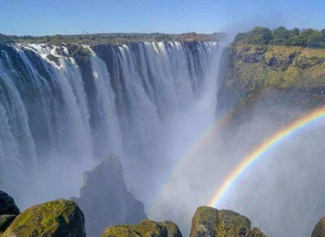 Chitova'S Guesthouse Victoria Falls Exterior photo